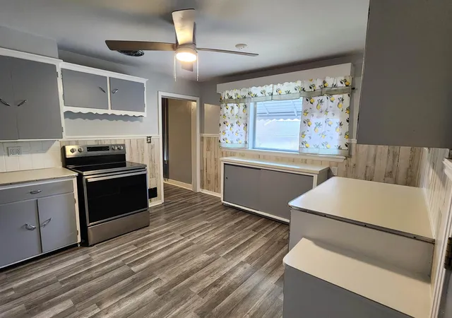 Photo 3 of Sale Pending at 212 N Mclellan St, Bay City, MI 48708 | MLS# 50204411 | Listing updated on 2026-05-10