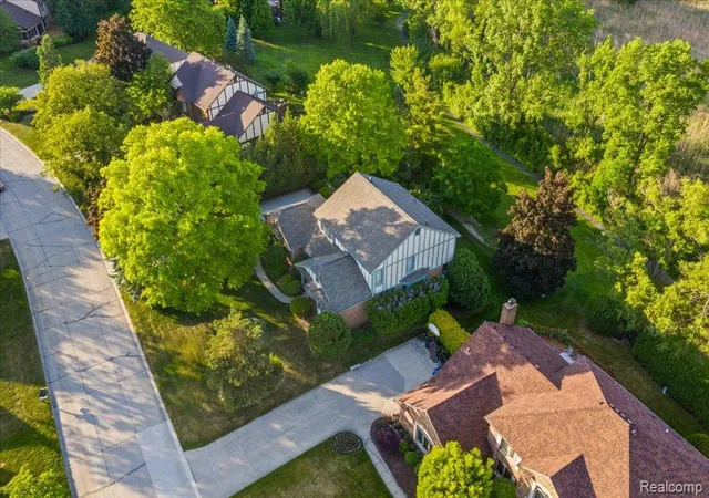 Photo 2 of Single Family Residence at 39256 Heatherbrook Dr, Farmington Hills, MI 48331 | MLS# 61000647 |  | Sold on 2026-07-31