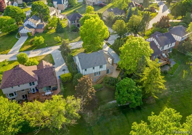 Photo 3 of Single Family Residence at 39256 Heatherbrook Dr, Farmington Hills, MI 48331 | MLS# 61000647 |  | Sold on 2026-07-31