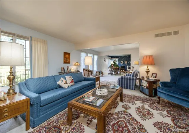 Photo 4 of Single Family Residence at 39256 Heatherbrook Dr, Farmington Hills, MI 48331 | MLS# 61000647 |  | Sold on 2026-07-31