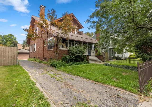 Photo 2 of Single family home for sale at 2313 S Westnedge Ave, Kalamazoo, MI 49008 | MLS# 70509724 | Listing updated on 2026-01-18