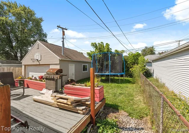 Homes for sale in Roseville, MI | 25673 Ford St, Roseville, MI 48066 5046 | MLS# 60959873
