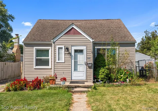 Homes for sale in Roseville, MI | 25673 Ford St, Roseville, MI 48066 5046 | MLS# 60959873