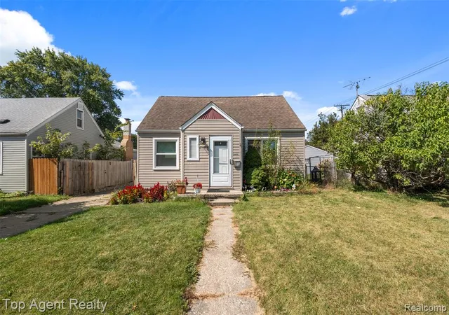 Homes for sale in Roseville, MI | 25673 Ford St, Roseville, MI 48066 5046 | MLS# 60959873