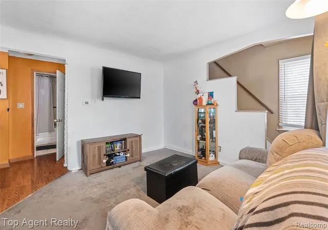 Homes for sale in Roseville, MI | 25673 Ford St, Roseville, MI 48066 5046 | MLS# 60959873