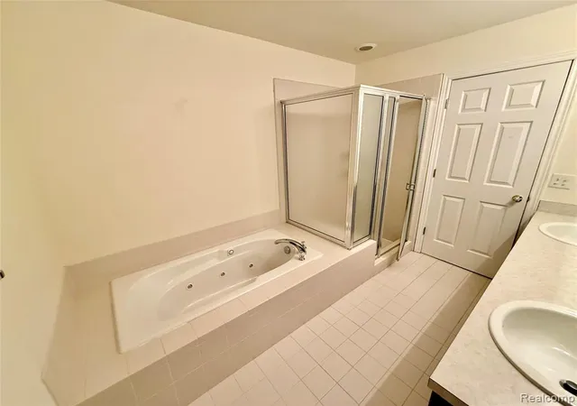 Homes for sale in Canton, MI | 251 S Village Wy #21, Canton, MI 48188 | MLS# 61006965