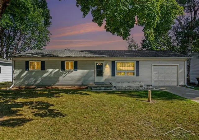 2nd image of 1937 S Mackenzie Ln, Mount Pleasant, MI 48858 | MLS# 50219148