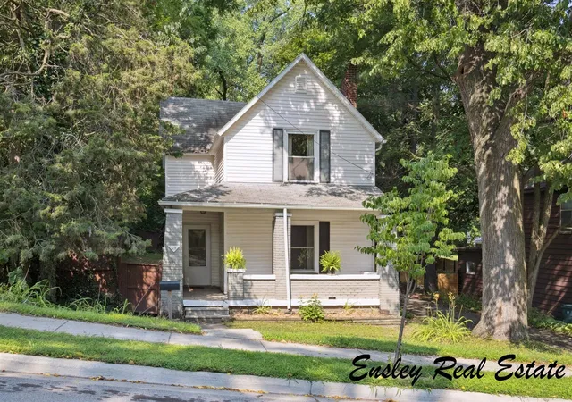 Homes for sale in Grand Rapids, MI | 911 Emerald Ave Ne, Grand Rapids, MI 49503 | MLS# 70486680