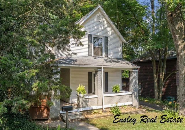 Homes for sale in Grand Rapids, MI | 911 Emerald Ave Ne, Grand Rapids, MI 49503 | MLS# 70486680