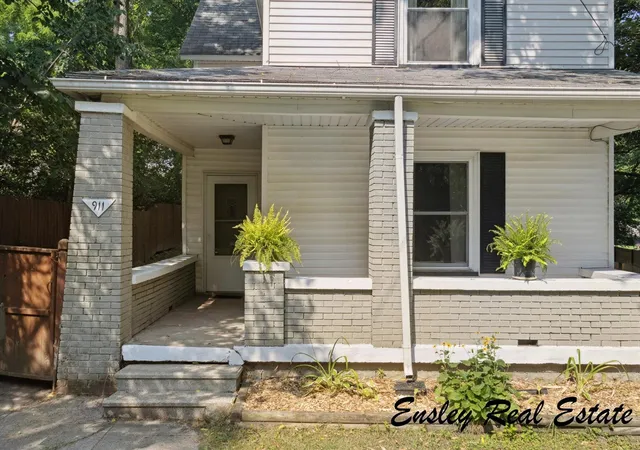 Homes for sale in Grand Rapids, MI | 911 Emerald Ave Ne, Grand Rapids, MI 49503 | MLS# 70486680