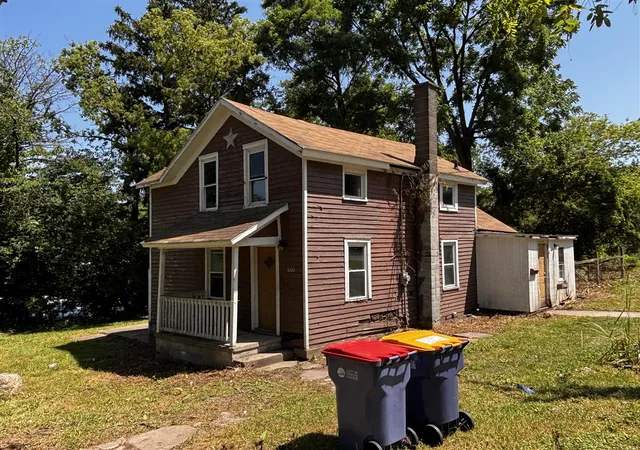 Photo 3 of Sale Pending at 1000 College Ave, Grand Rapids, MI 49503 | MLS# 70543720 | Listing updated on 2026-09-23
