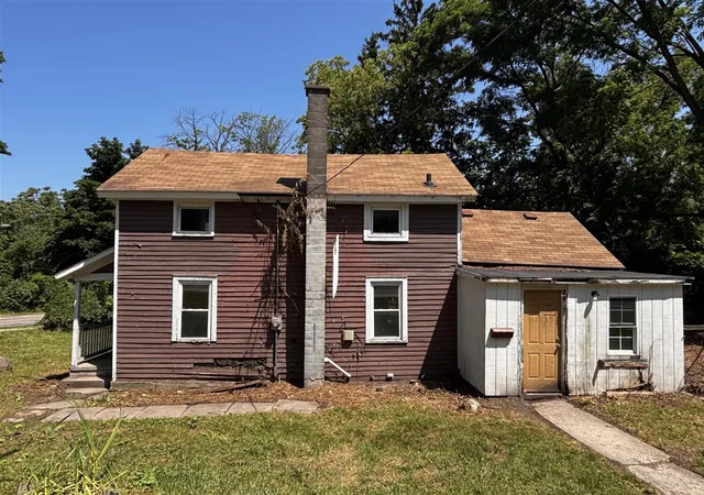 Photo 3 of Sale Pending at 1000 College Ave, Grand Rapids, MI 49503 | MLS# 70543720 | Listing updated on 2026-09-23