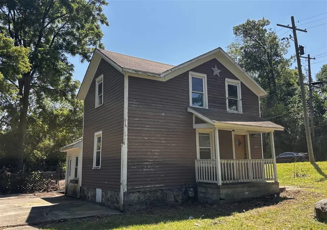 Photo 4 of Sale Pending at 1000 College Ave, Grand Rapids, MI 49503 | MLS# 70543720 | Listing updated on 2026-09-23