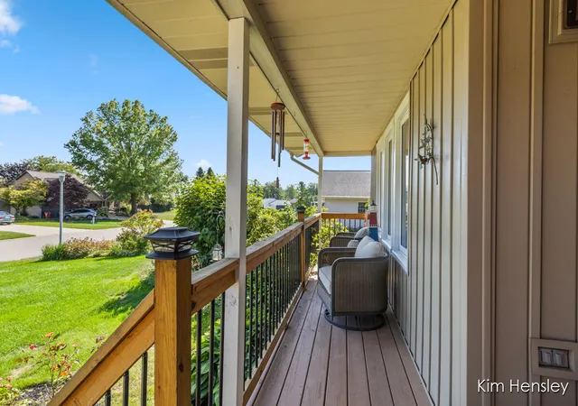 Photo 2 of Sale Pending at 7039 Crescenda Dr, Rockford, MI 49341 | MLS# 70495308 | Listing updated on 2025-10-21