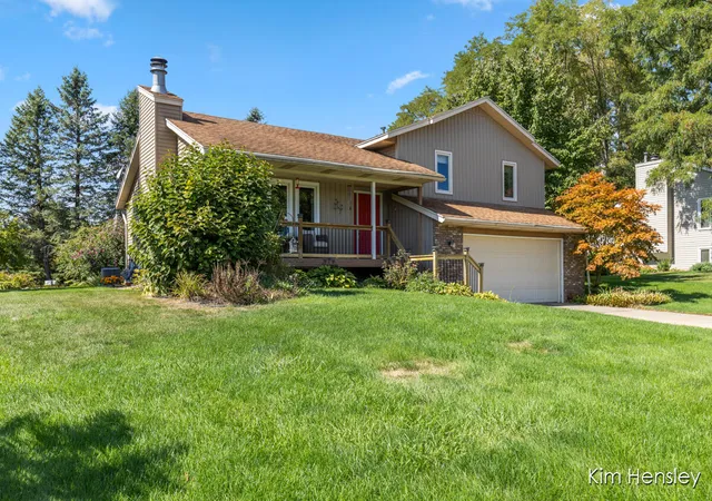 Photo 3 of Sale Pending at 7039 Crescenda Dr, Rockford, MI 49341 | MLS# 70495308 | Listing updated on 2025-10-21