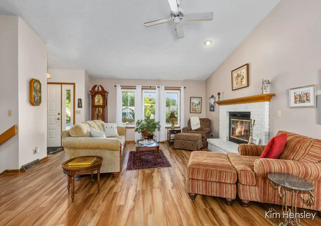 Photo 4 of Sale Pending at 7039 Crescenda Dr, Rockford, MI 49341 | MLS# 70495308 | Listing updated on 2025-10-21