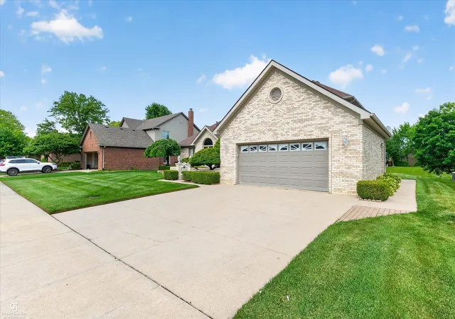 Photo 4 of Single family home for sale at 46640 Glen Pointe Dr, Shelby Township, MI 48315 | MLS# 50213536 | Listing updated on 2026-08-06