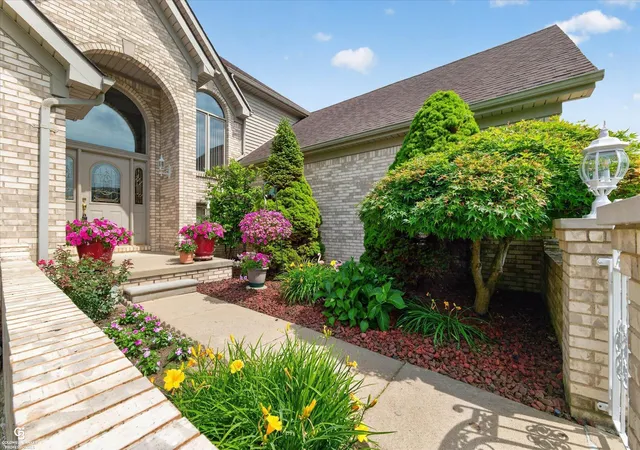 Photo 5 of Single family home for sale at 46640 Glen Pointe Dr, Shelby Township, MI 48315 | MLS# 50213536 | Listing updated on 2026-08-06