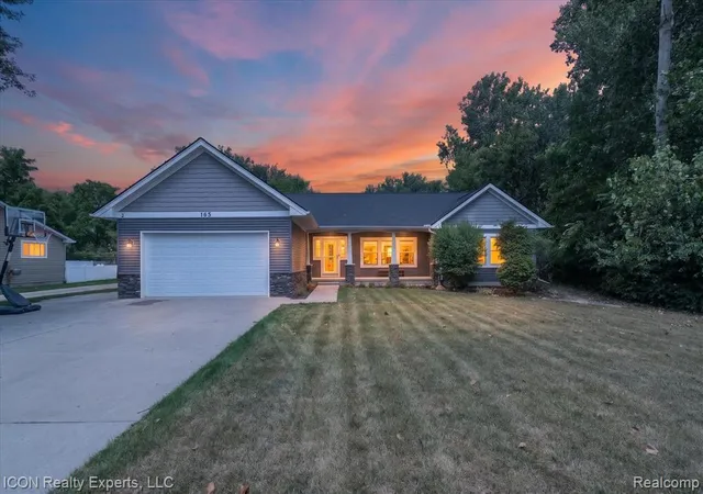 Photo 1 of Sale Pending at 165 Leetonia Dr, Troy, MI 48085 5513 | MLS# 61025395 | Listing updated on 2026-09-09