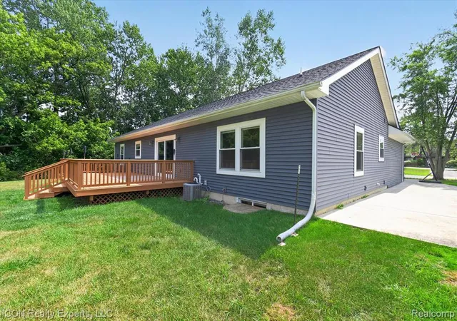 Photo 50 of Sale Pending at 165 Leetonia Dr, Troy, MI 48085 5513 | MLS# 61025395 | Listing updated on 2026-09-09