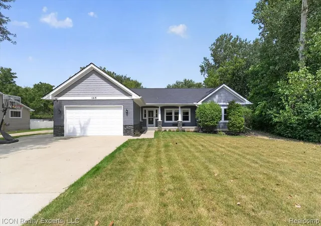 Photo 4 of Sale Pending at 165 Leetonia Dr, Troy, MI 48085 5513 | MLS# 61025395 | Listing updated on 2026-09-09