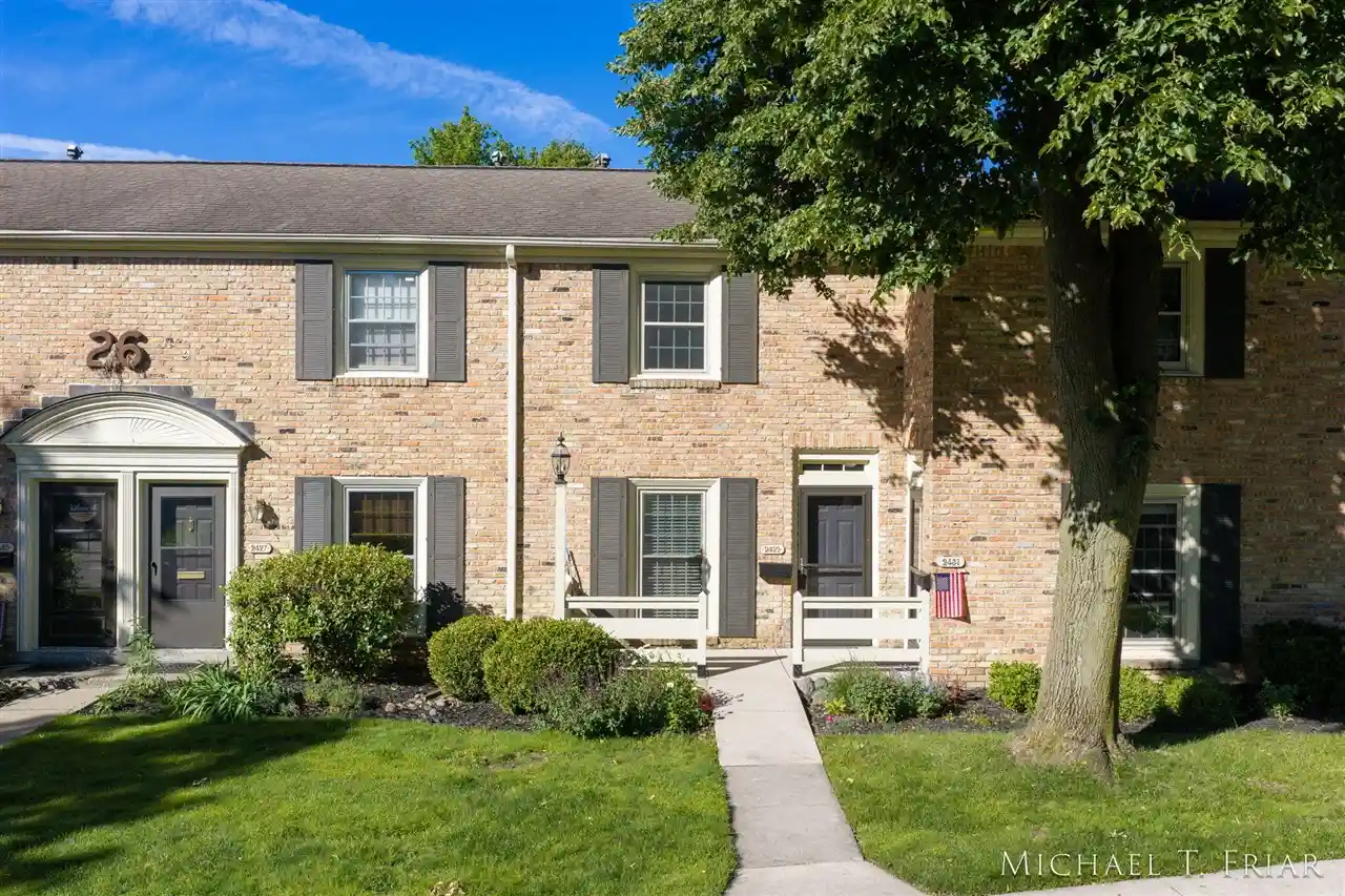 Listing Photo 2 - Condo for sale in 2429 Cranden Dr located at 2429 Cranden Dr, Grand Rapids, MI 49506 - Unit 2429 Cranden Dr