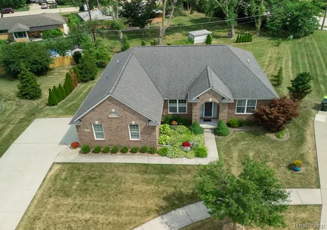 1st image of 42328 Hickorywood Dr, Sterling Heights, MI 48314 | MLS# 61019081