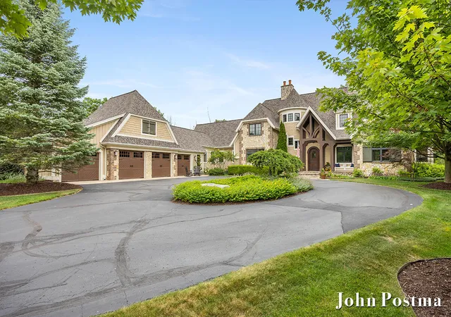2nd image of 5914 Whitworth Ct, Grand Rapids, MI 49546 | MLS# 70545307