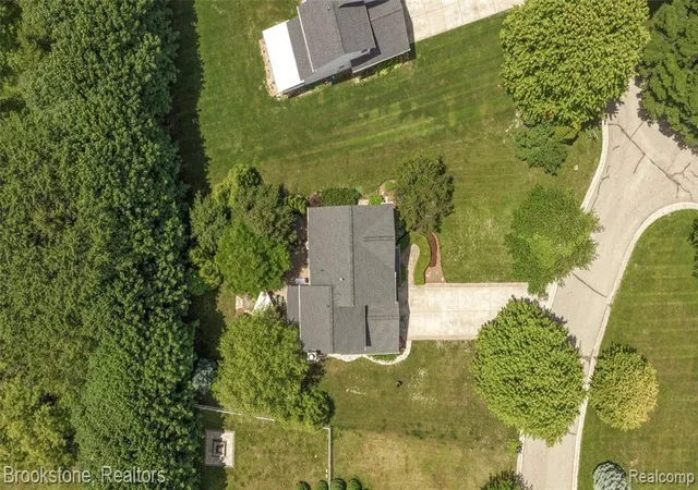 Homes for sale in Clarkston, MI | 5017 Leyland Dr, Clarkston, MI 48348 | MLS# 61005901