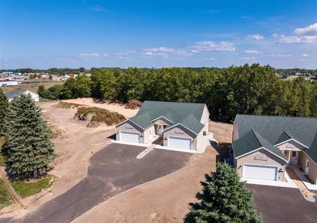 46th image of 1941 Pine Ridge Dr, Manistee, MI 49660 | MLS# 70492425