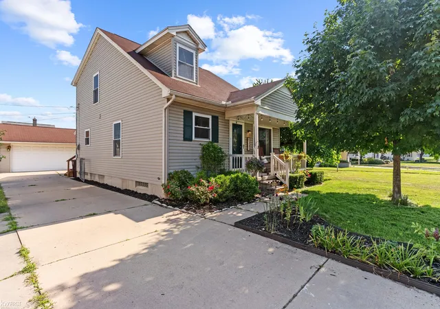 Homes for sale in Center Line, MI | 8307 Edward Ave, Center Line, MI 48015 | MLS# 50213849