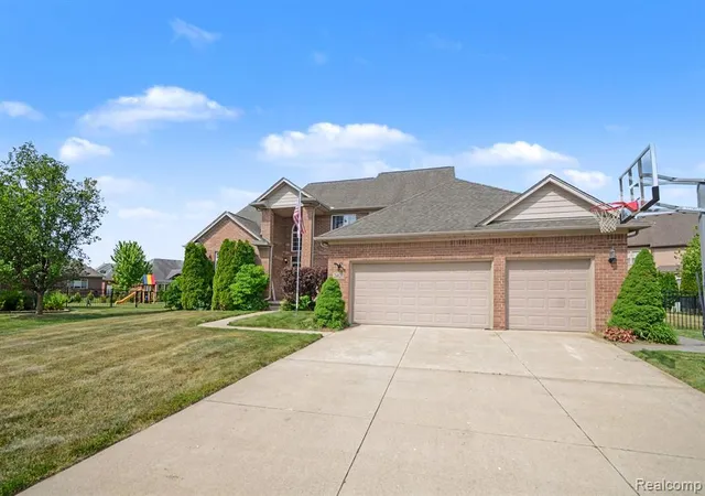 image of 26820 Alderman Ct, Harrison Township, MI 48045 | MLS# 61000875