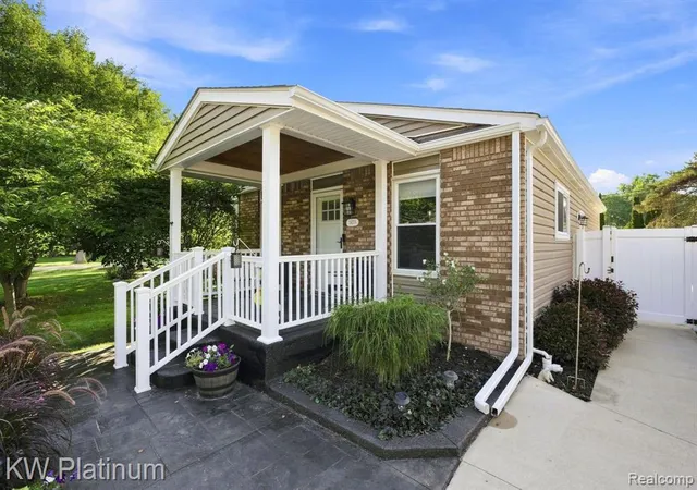 1st image of 36776 Jefferson Ave, Harrison Township, MI 48045 | MLS# 61018609