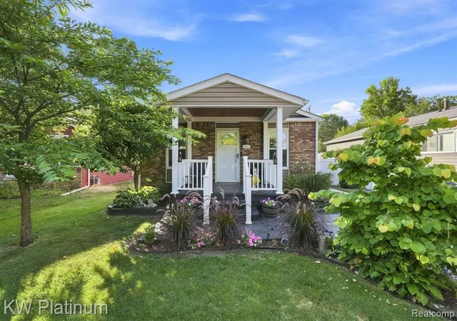 2nd image of 36776 Jefferson Ave, Harrison Township, MI 48045 | MLS# 61018609
