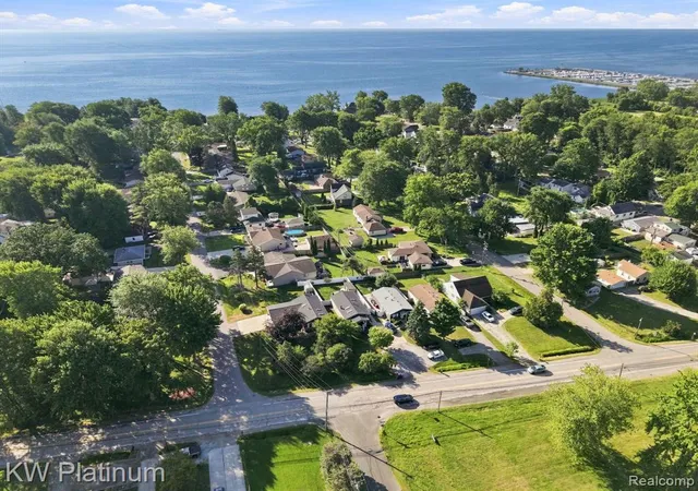 35th image of 36776 Jefferson Ave, Harrison Township, MI 48045 | MLS# 61018609