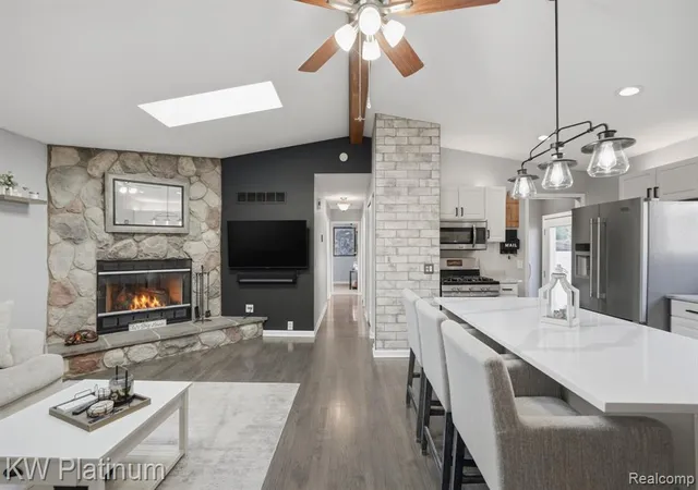 Photo 4 of Sale Pending at 36776 Jefferson Ave, Harrison Township, MI 48045 | MLS# 61018609 | Listing updated on 2026-08-23