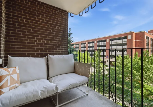 Homes for sale in Ann Arbor, MI | 1050 Wall Street, Ann Arbor, MI 48105 | Houzeo
