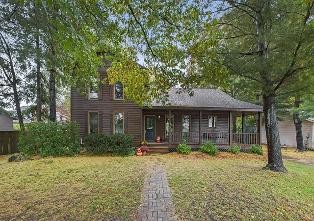 Photo 3 of Sale Pending at 875 Ottawa Ave, Holland, MI 49423 | MLS# 70501097 | Listing updated on 2025-11-24