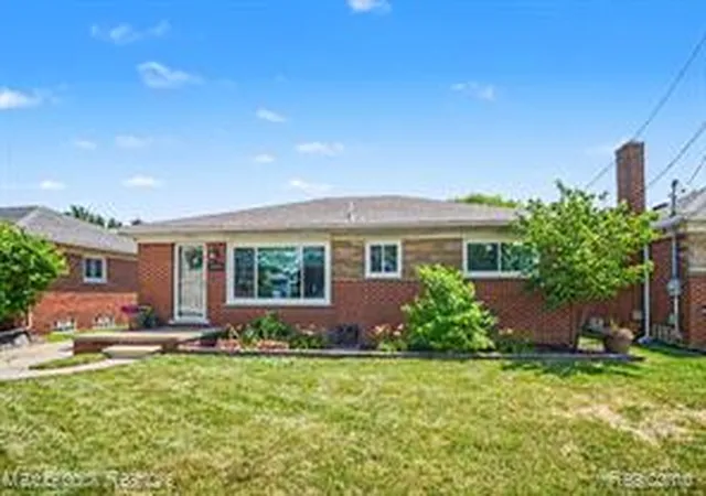 Homes for sale in Saint Clair Shores, MI | 27720 Jefferson Ave, Saint Clair Shores, MI 48081 | MLS# 61009551