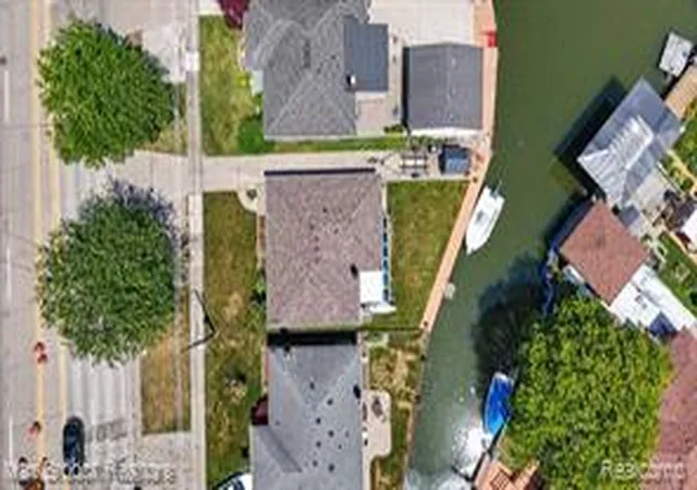 Homes for sale in Saint Clair Shores, MI | 27720 Jefferson Ave, Saint Clair Shores, MI 48081 | MLS# 61009551