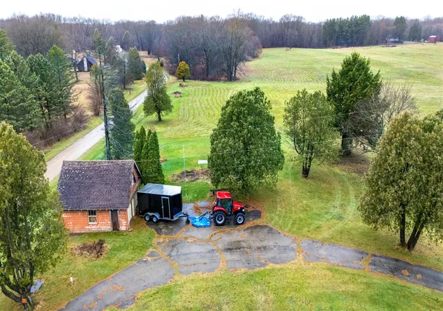 2nd image of 846 N Benton Center Rd, Benton Harbor, MI 49022 | MLS# 70445926