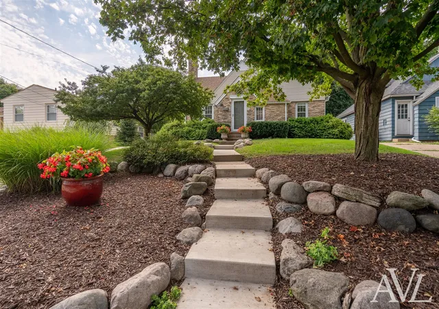Photo 1 of Sale Pending at 315 Bristol Ave, Grand Rapids, MI 49504 | MLS# 70553575 | Listing updated on 2026-09-04