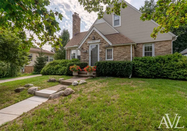 Photo 2 of Sale Pending at 315 Bristol Ave, Grand Rapids, MI 49504 | MLS# 70553575 | Listing updated on 2026-09-04