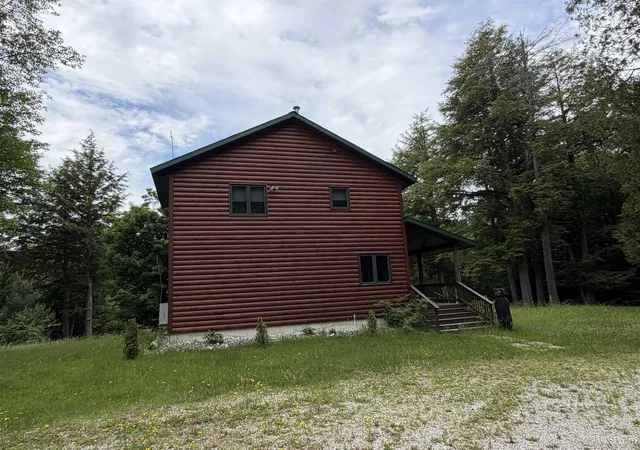 Homes for sale in Manistique, MI | 5109 N River Rd, Manistique, MI 49854 | MLS# 50211778