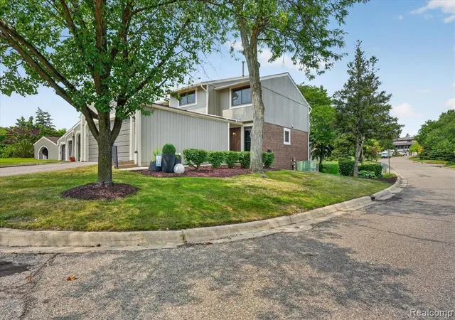 2nd image of 1060 Bristol Ct, Northville, MI 48167 | MLS# 61019750