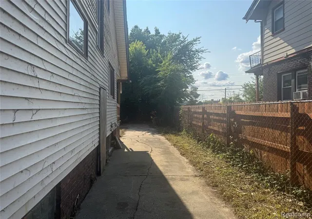 4th image of 993 Algonquin St, Detroit, MI 48215 | MLS# 60933528