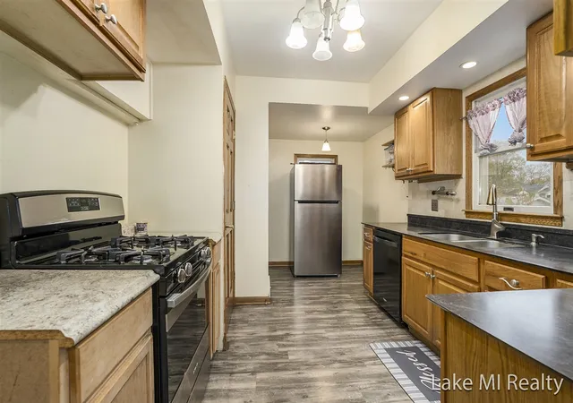 Photo 3 of Sale Pending at 1710 Burlingame Ave, Wyoming, MI 49509 | MLS# 70504648 | Listing updated on 2025-11-19