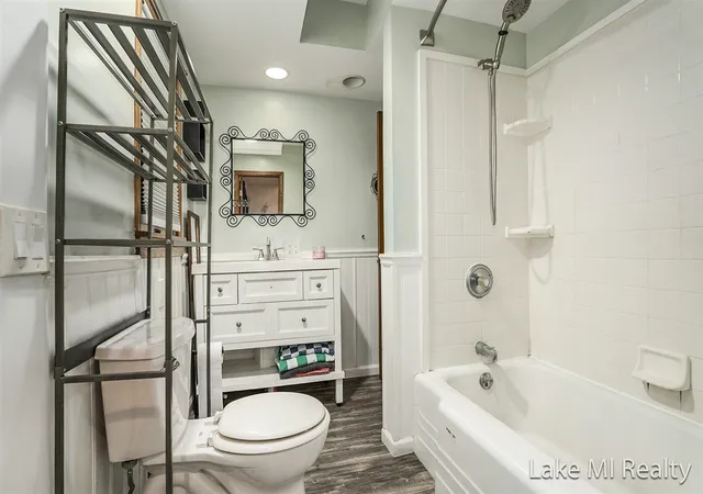 Photo 3 of Sale Pending at 1710 Burlingame Ave, Wyoming, MI 49509 | MLS# 70504648 | Listing updated on 2025-11-19