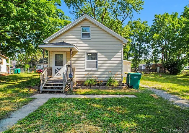 Photo 2 of Single family home for sale at 204 W Perry St, Durand, MI 48429 | MLS# 61009336 | Listing updated on 2026-08-18