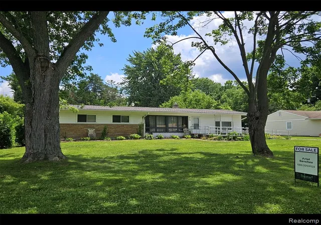 1st image of 496 E Lovell Dr, Troy, MI 48085 | MLS# 61004299
